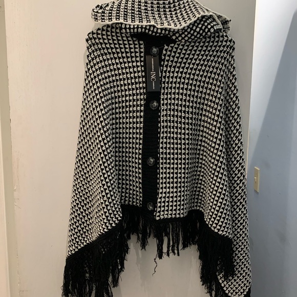 Brand new Elegant Poncho - Picture 2 of 5